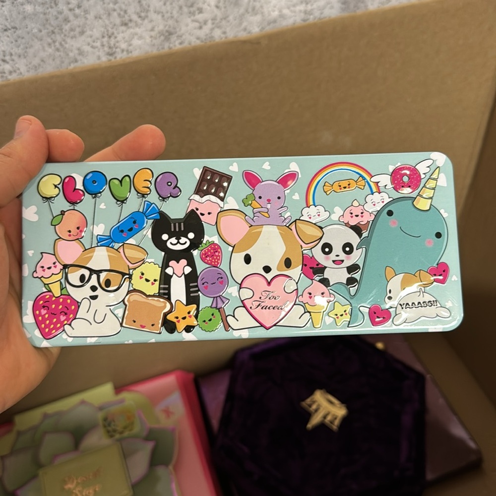 Too faced pallete - Picture 2 of 2